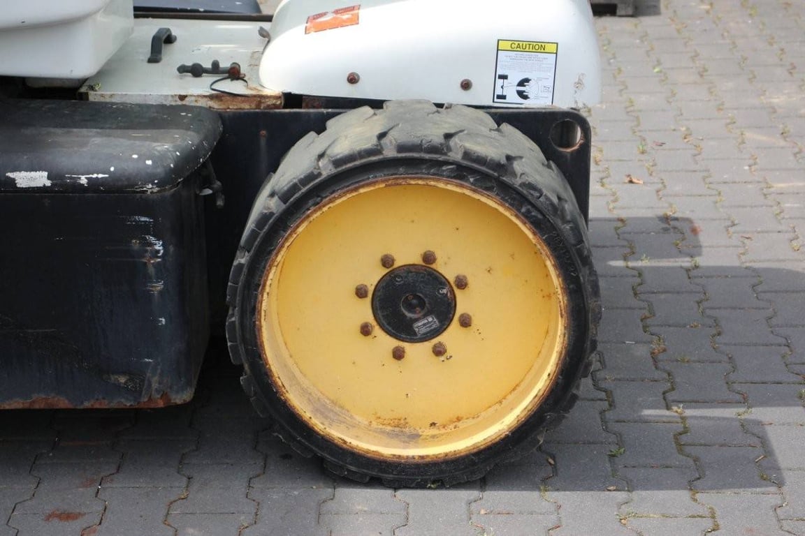 Niftylift HR15NDE Electric + Diesel Articulated Boom Lift 1999 1999 Niftylift HR15NDE 1999 1 image 10