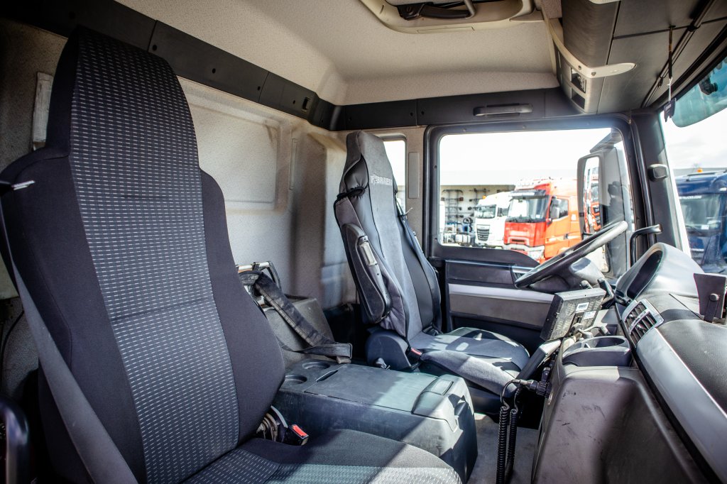 MAN TGS 32.400BB+LIEBHERR 8M³+BAND/TAPIS 16m 2014 E59799 TGS 32.400BB+LIEBHERR 8M³+BAND/TAPIS 16m 2014 1 image 12