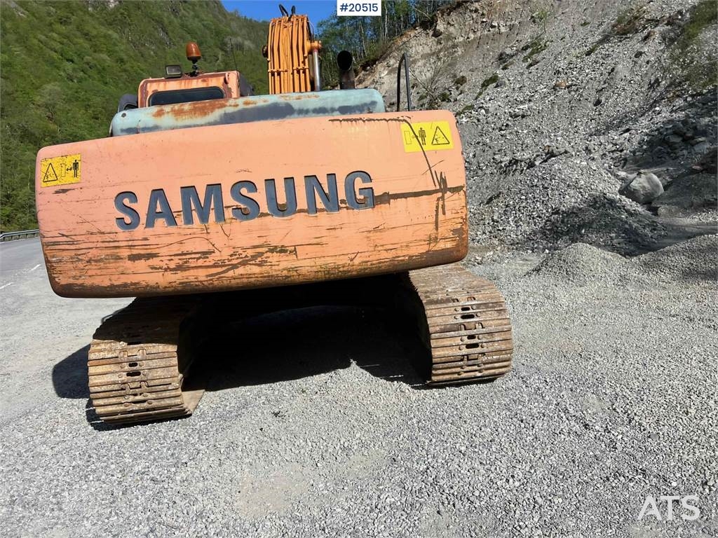 Samsung se210 LC3 Excavator w/ toothed bucket. WATCH THE V 1999 20515 se210 LC3 Excavator w/ toothed bucket. WATCH THE V 1...