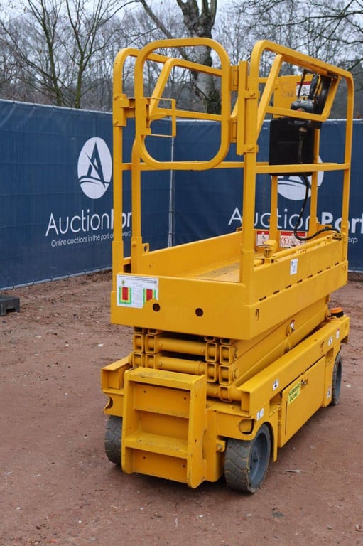Scissor lift Haulotte OPTILUM 8 Electric 8m 2014 2014 OPTILUM 8 2014 1 Scissor Lifts image 10