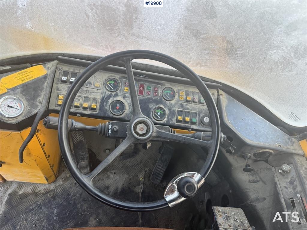 Volvo L90 Wheel Loader w/ Bucket 1987 19908 L90 Wheel Loader w/ Bucket 1987 1 Wheel Loaders image 13