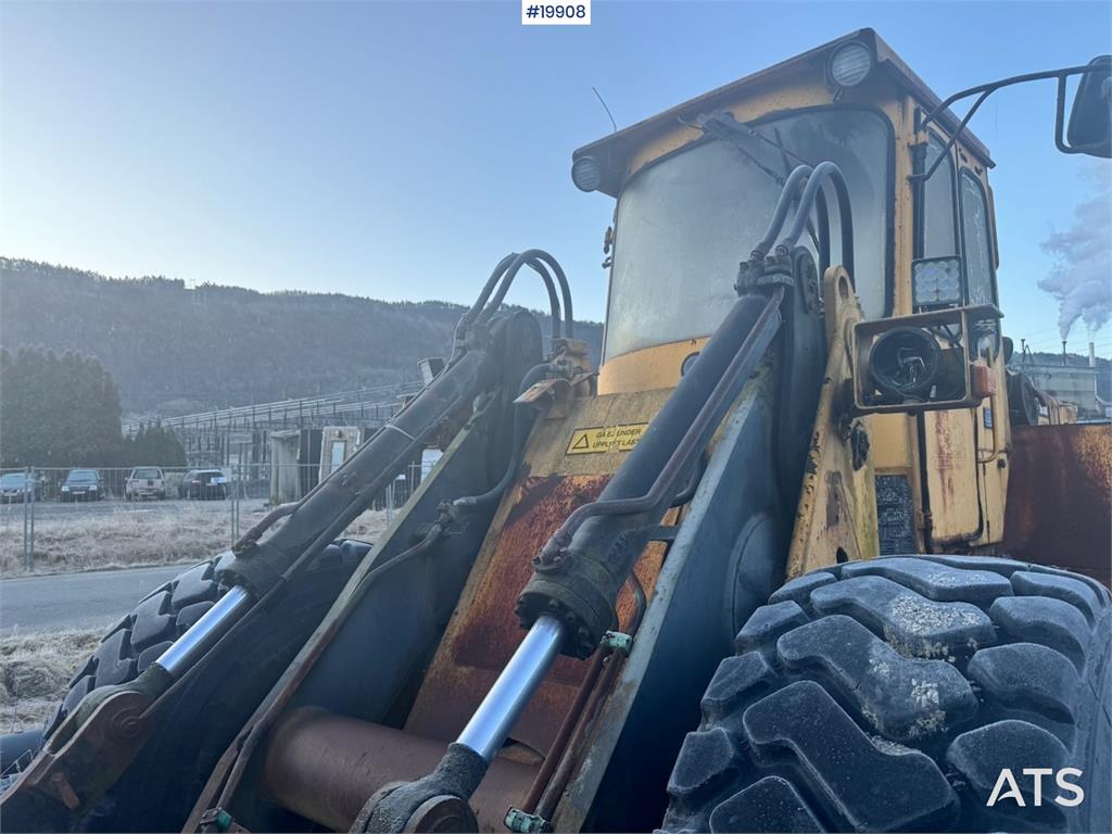 Volvo L90 Wheel Loader w/ Bucket 1987 19908 L90 Wheel Loader w/ Bucket 1987 1 Wheel Loaders image 10