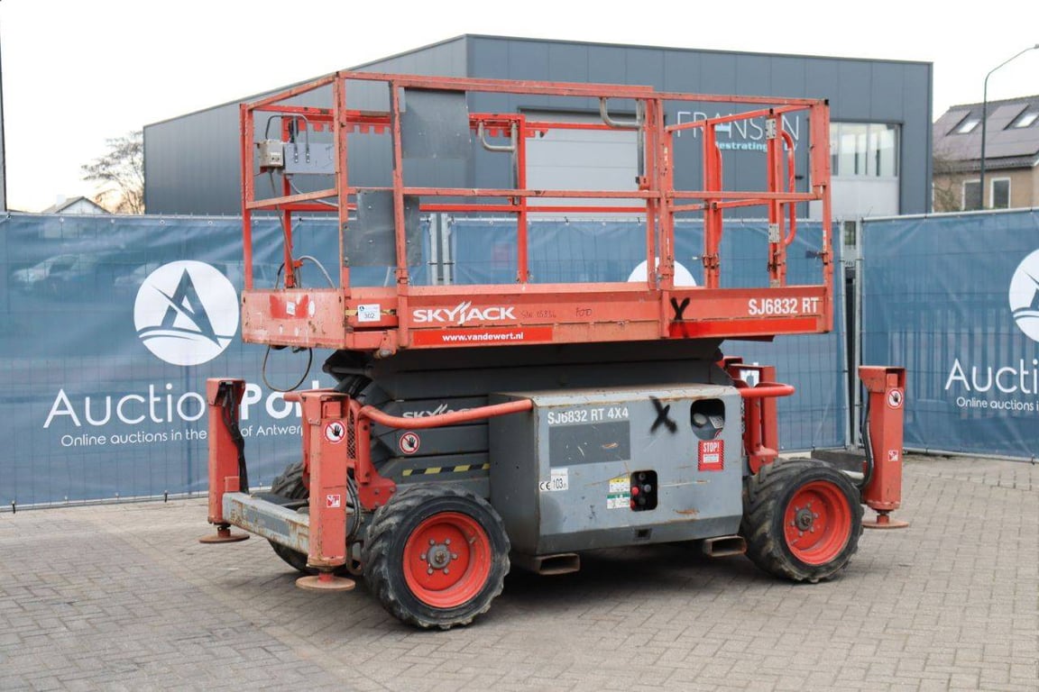 Scissor lift Skyjack SJ6832RT Diesel 12m 2015 2015 SJ6832RT 2015 1 Scissor Lifts image 9