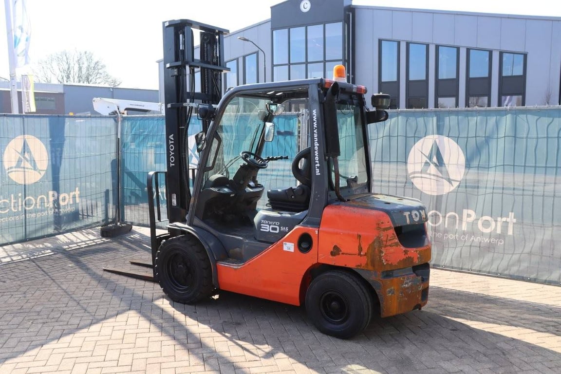 Forklift Toyota 02-8FDF30 Diesel 3000kg 2012 2012 02-8FDF30 2012 1 Forklift image 3