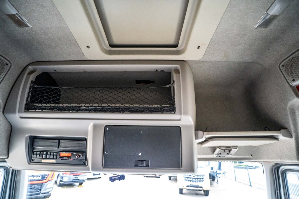 RENAULT LANDER 460 DXI -6X2+10 pneus/tires+INTARDER 2011 E63452 Renault LANDER 460 DXI -6X2+10 pneus/tires+INTARDER 2011 1...