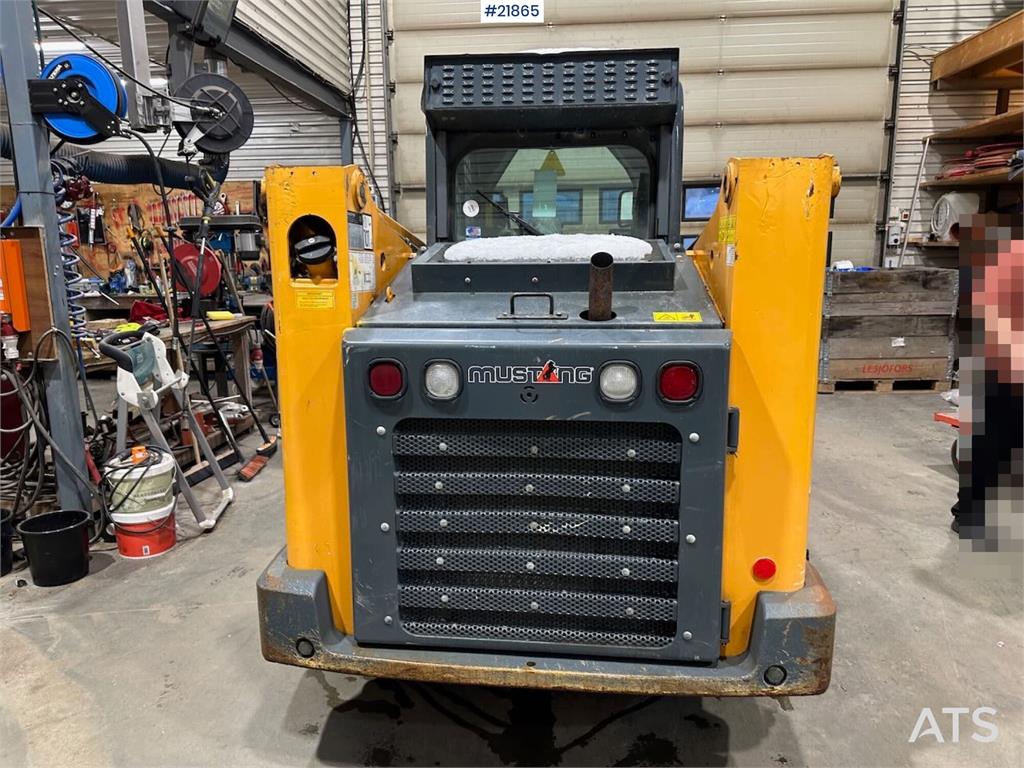 Mustang 220R compact loader w/leveling bucket and pallet f 2016 21865 220R compact loader w/leveling bucket and pallet f 2...