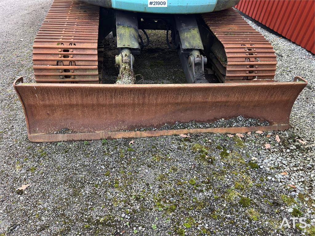 Kobelco sk135SRLC w/ sanding bucket and digging bucket 1999 21909 sk135SRLC w/ sanding bucket and digging bucket 1999 1 Cr...