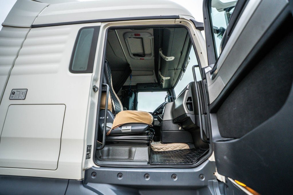 MAN TGX 18.440 XLX BLS 2016 E65155 TGX 18.440 XLX BLS 2016 1 image 14