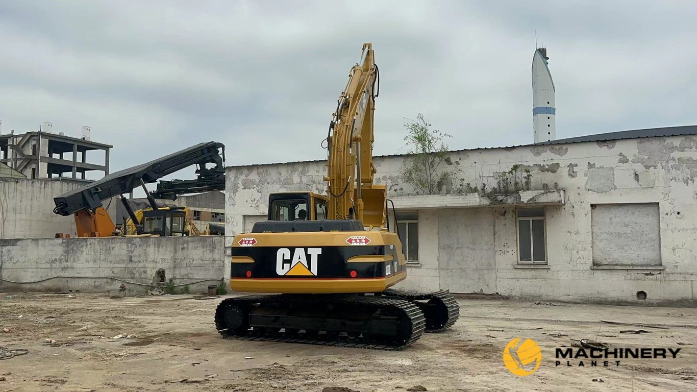 Caterpillar 320BL Used Crawler Excavator LOW PRICE 320BL 2019 1 Crawler Excavators image 2