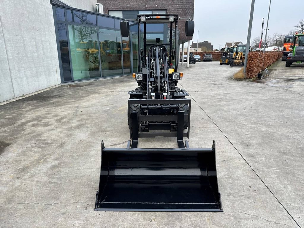 Wolf MINI 750 Diesel 18.5kW articulated loader 2025 New 2025 WOLF MINI 750 2025 0 image 2