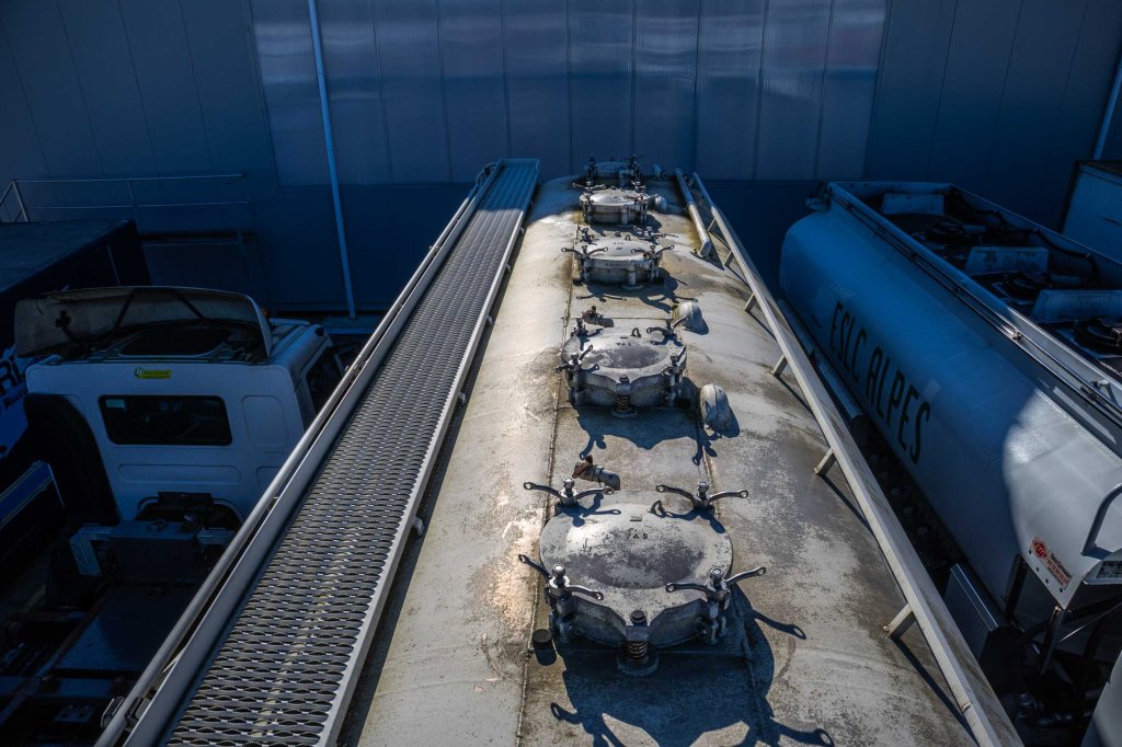 RENAULT PREMIUM 320 DXI+CITERNE ALIMENTAIRE ( engine problem) 2007 E59175 Renault PREMIUM 320 DXI+CITERNE ALIMENTAIRE ( en...