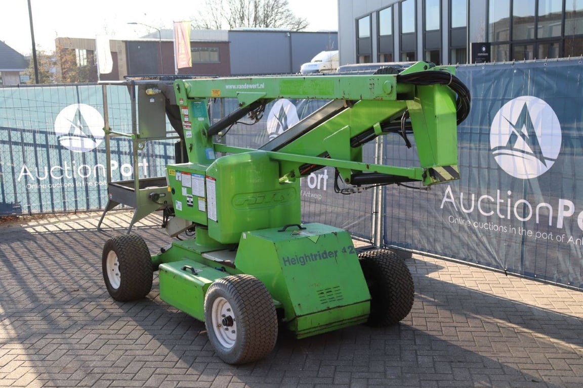 Niftylift HR12NDE Electric + Diesel Articulated Boom Lift 2015 2015 Niftylift HR12NDE 2015 1 image 5