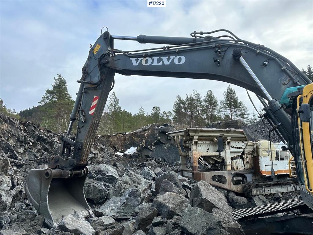 Volvo EC360 BLC Tracked excavator w/ digging bucket and 2004 17220 EC360 BLC Tracked excavator w/ digging bucket and 2004 ...