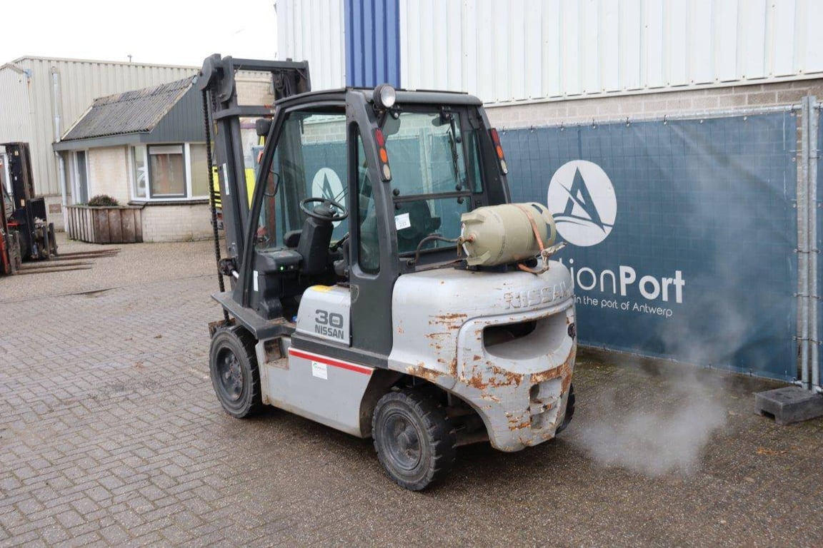 Forklift Nissan 30 LPG 2850kg 30 1 Forklift image 3