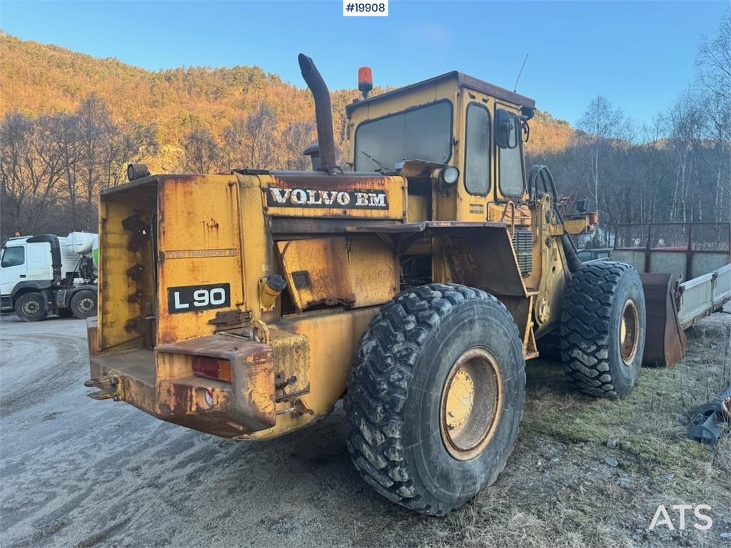 Volvo L90 Wheel Loader w/ Bucket 1987 19908 L90 Wheel Loader w/ Bucket 1987 1 Wheel Loaders image 4