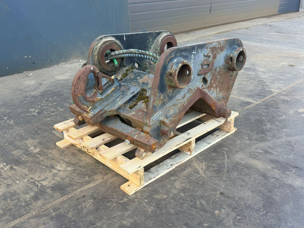 Hydraulic quick coupler CW30 excavator 70001793 Hydraulic quick coupler CW30 excavator 1 image 4