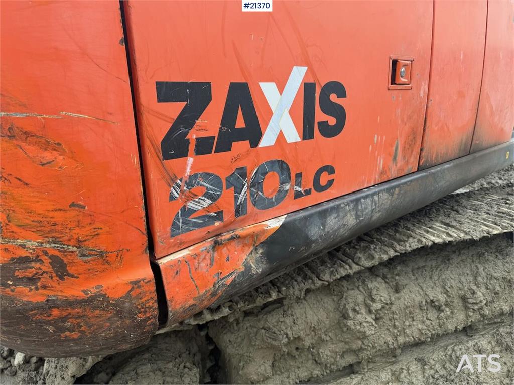 Hitachi ZX210LC-5B Tracked excavator w/ tilt, bucket and G 2013 21370 ZX210LC-5B Tracked excavator w/ tilt, bucket and G 2...