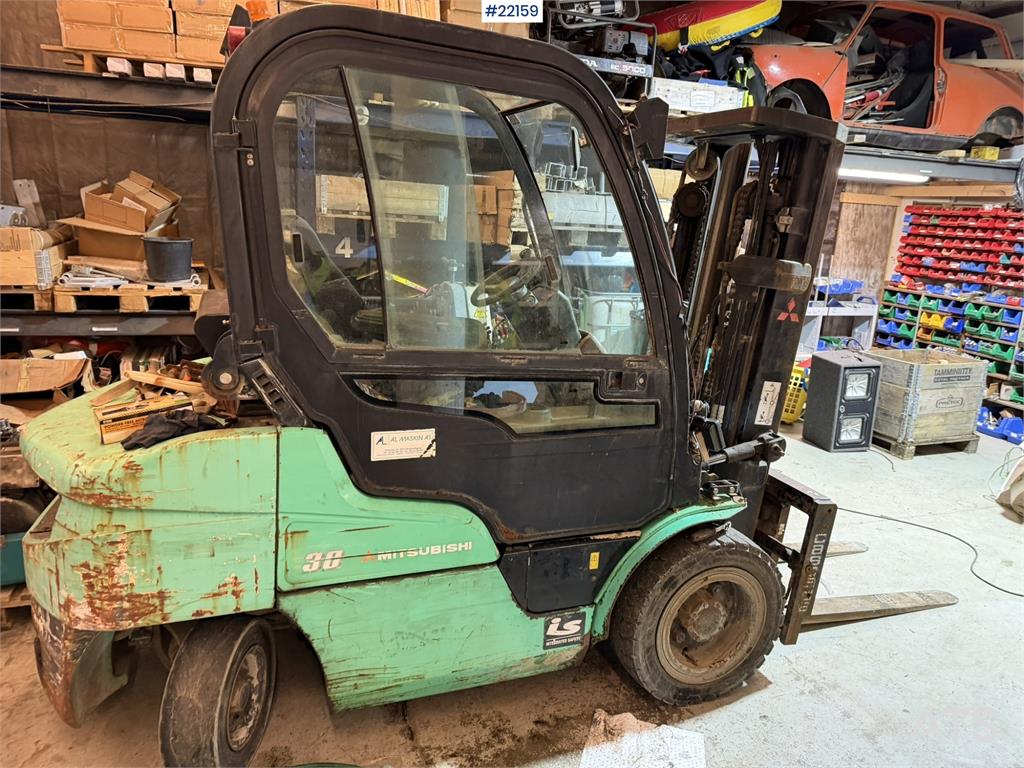 Mitsubishi FD30N forklift with side shift 2004 22159 FD30N forklift with side shift 2004 1 Forklift image 2