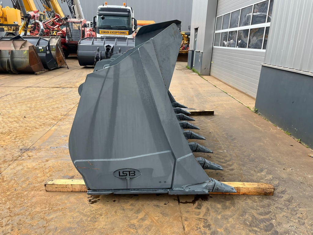 Doosan Bucket DL450-3 4700 l 2014 00032136 Bucket DL450-3 4700 l 2014 1 image 6