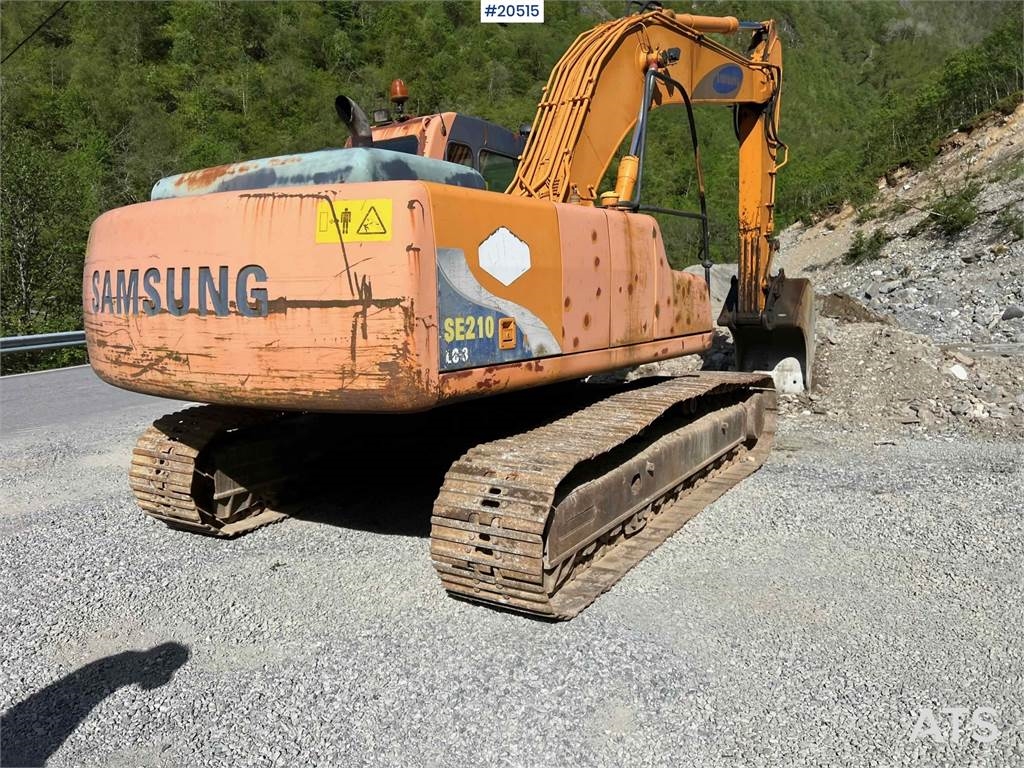 Samsung se210 LC3 Excavator w/ toothed bucket. WATCH THE V 1999 20515 se210 LC3 Excavator w/ toothed bucket. WATCH THE V 1...