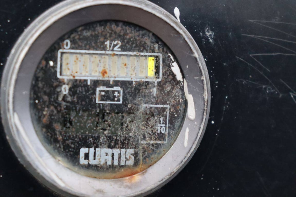 JLG TOUCAN 800 A 8m Electric Mast Lift 2010 2010 TOUCAN 800 A 2010 1 image 15