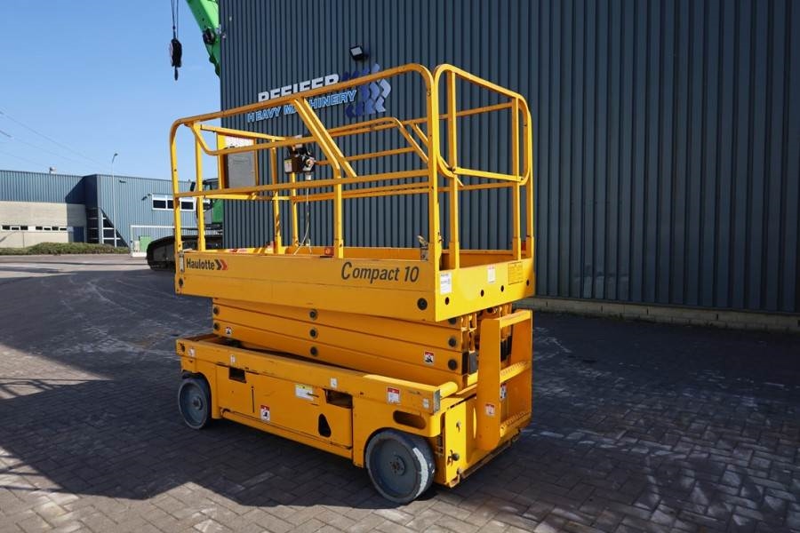 Haulotte Compact 10 Electric, 10m Working Height, 450kg Cap 2011 HAULOTTE - Compact 10 - 62352 Compact 10 Electric, 10m Wo...
