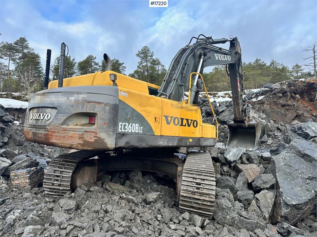 Volvo EC360 BLC Tracked excavator w/ digging bucket and 2004 17220 EC360 BLC Tracked excavator w/ digging bucket and 2004 ...