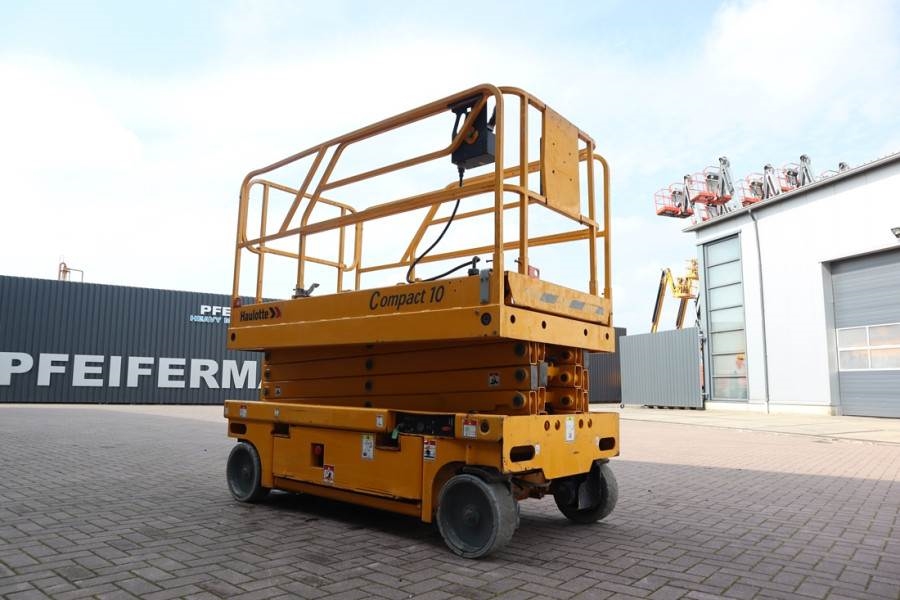 Haulotte Compact 10 Electric, 10m Working Height, 450kg Cap 2011 HAULOTTE - Compact 10 - 61668 Compact 10 Electric, 10m Wo...