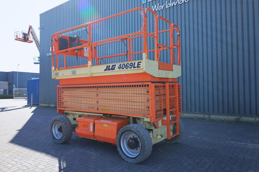 JLG 4069LE Electric, 14.2m Working Height, 360kg Capac 2012 JLG - 4069LE - 90290 4069LE Electric, 14.2m Working Height, 36...