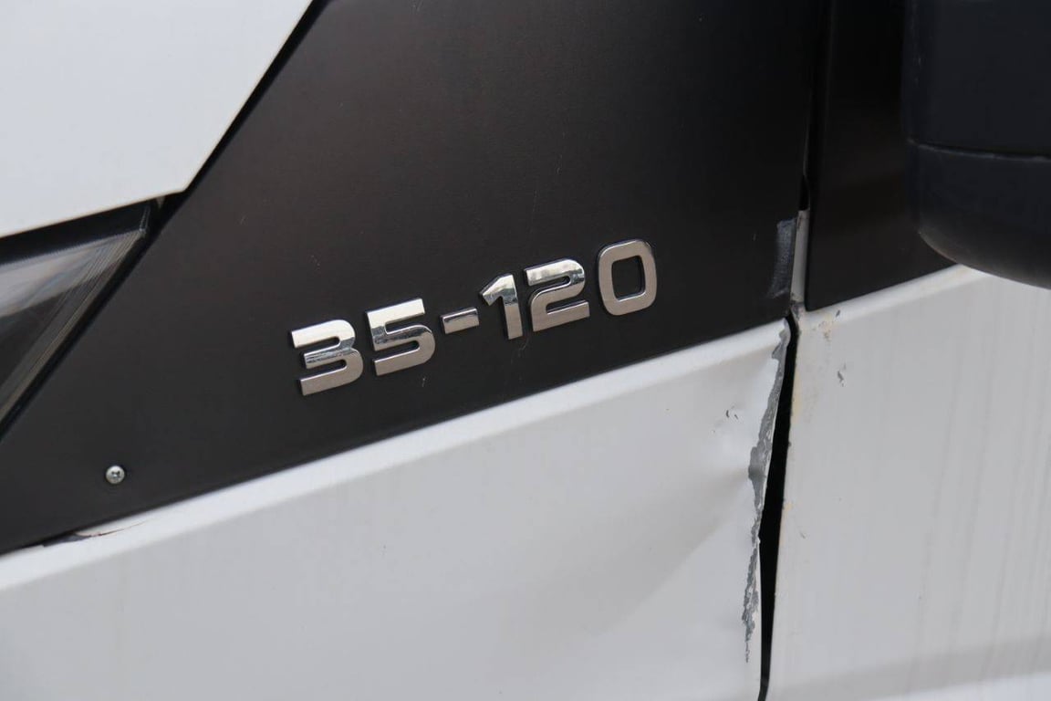 Iveco Daily 35S12 Diesel Box Truck 2016 2016 Daily 35S12 2016 1 image 13