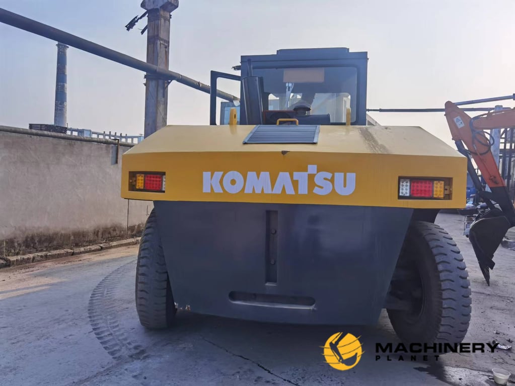 KOMATSU FD300 Forklift 30 Tons Hot sale FD300 2019 1 Forklift image 2