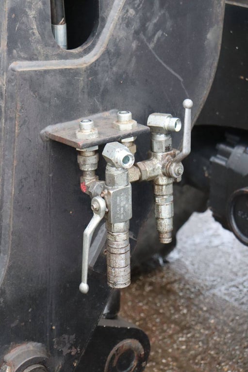 New Holland LM5060 Diesel 88kW 4000kg 7.1m 2011 Telehandler 2011 LM5060 2011 1 image 12