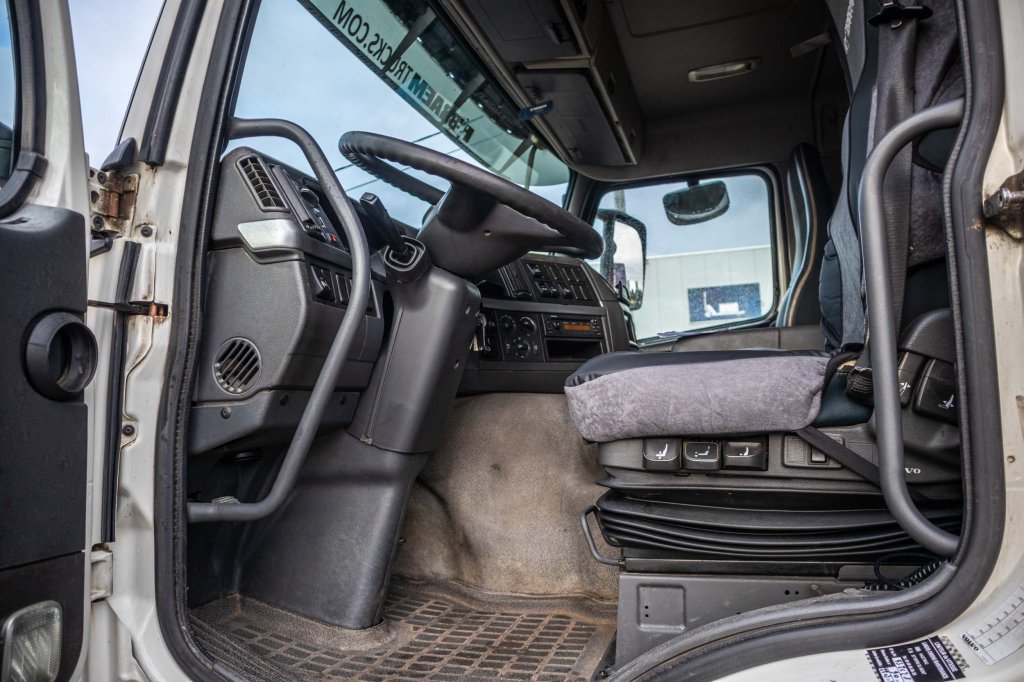 VOLVO FM 330-6x2-E5+10 pneus/tires+intarder 2010 E62660 FM 330-6x2-E5+10 pneus/tires+intarder 2010 1 image 8