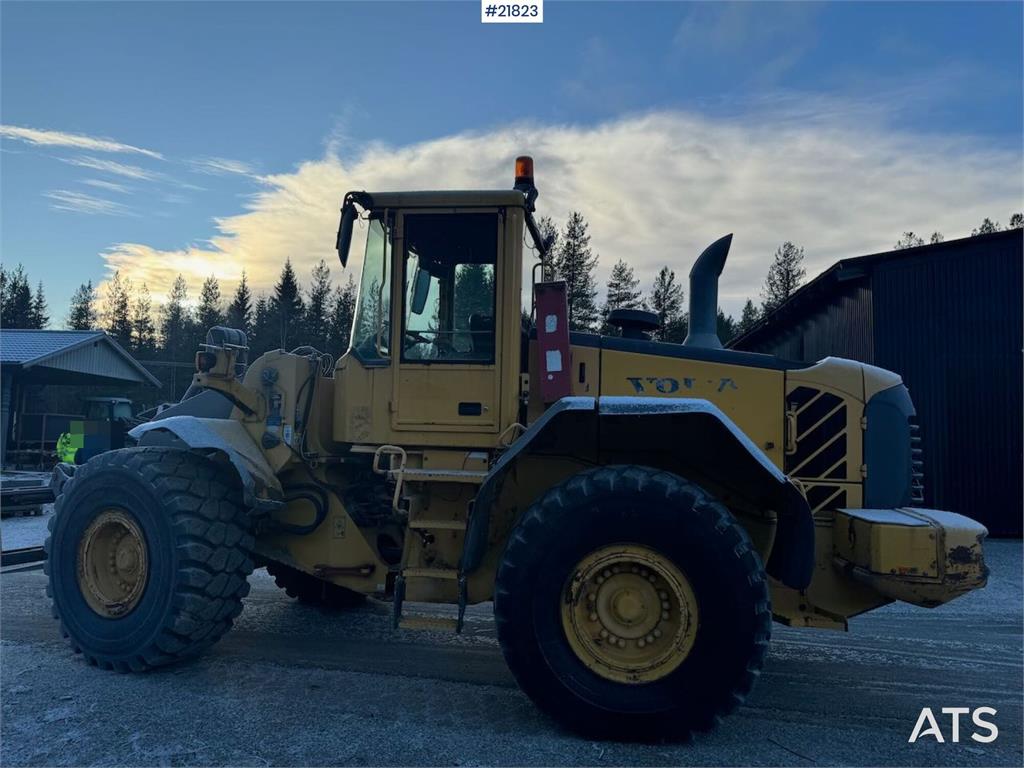 Volvo L110E Wheel Loader with Bucket WATCH VIDEO 2006 21823 L110E Wheel Loader with Bucket WATCH VIDEO 2006 1 Wheel Loader...