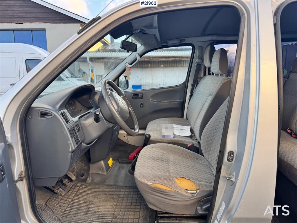 Toyota Hiace 4WD. Lots of rust. 6 seats! 2003 21962 Hiace 4WD. Lots of rust. 6 seats! 2003 1 Closed vans image 11