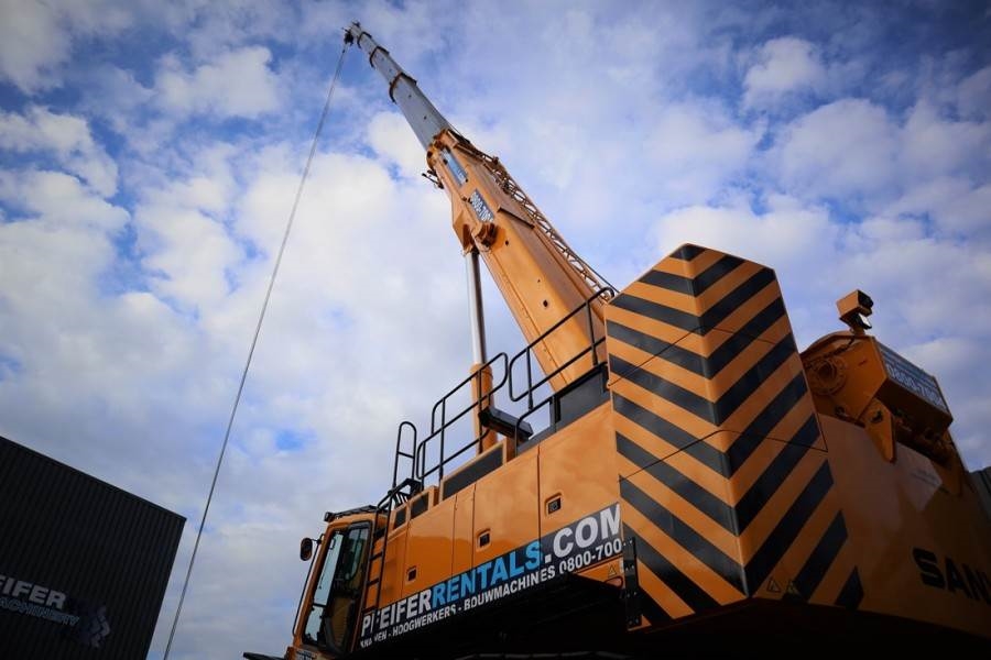Heavy machinery product image - Image 2 of 3