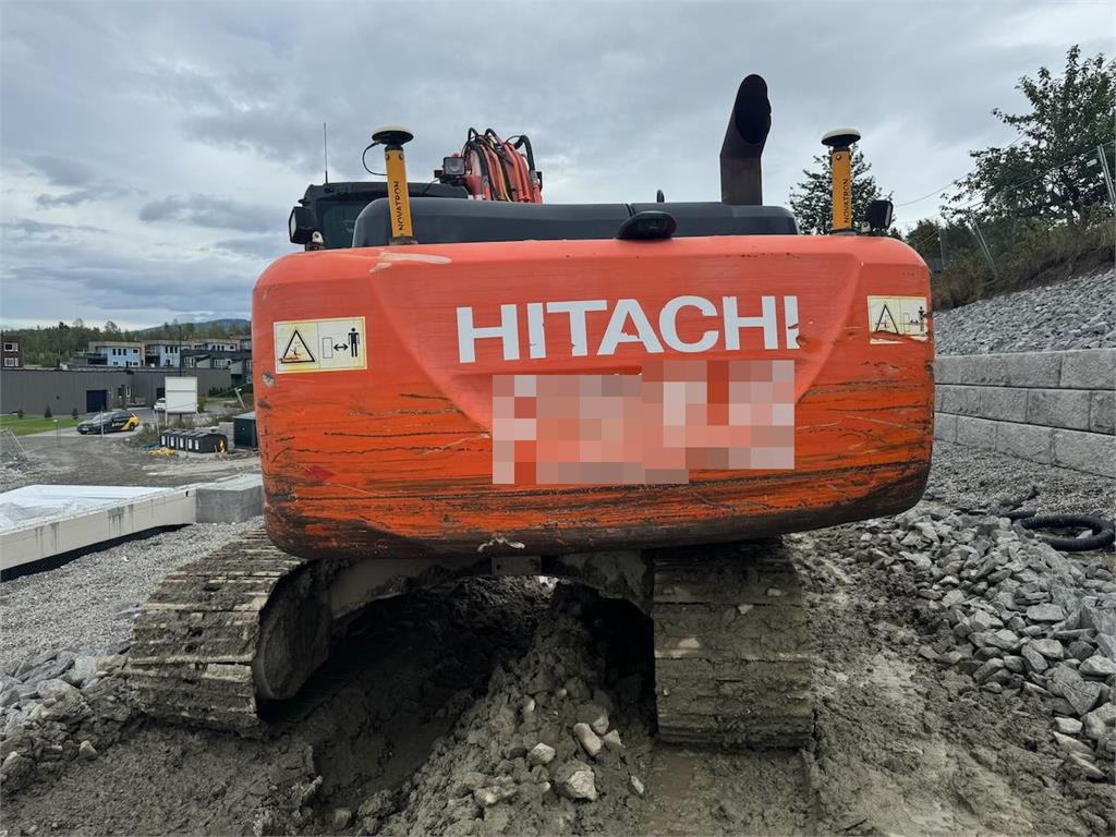 Hitachi ZX210LC-5B Tracked excavator w/ tilt, bucket and G 2013 21370 ZX210LC-5B Tracked excavator w/ tilt, bucket and G 2...