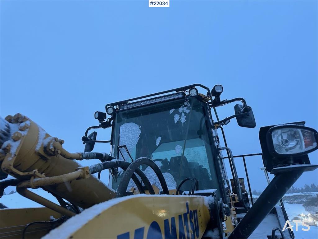 Komatsu WA380-7 wheel loader w/ bucket, scale, summer and 2016 22034 WA380-7 wheel loader w/ bucket, scale, summer and 201...