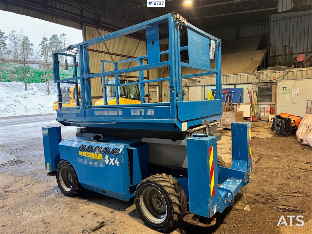 Genie GS3268 Scissor Lift. 1010 hours! 2008 19737 GS3268 Scissor Lift. 1010 hours! 2008 1 image 3