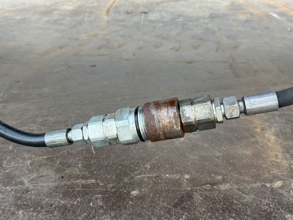 NPK D-2000 CW30 CW40 Sorting Grapple 2003 70001908 D-2000 CW30 CW40 Sorting Grapple 2003 1 image 9