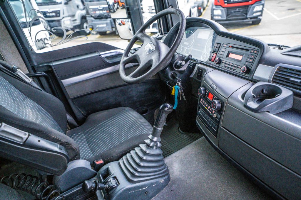 MAN TGS 33.440 BLS - MANUAL - BIG AXLES 2008 E64933 TGS 33.440 BLS - MANUAL - BIG AXLES 2008 1 image 11