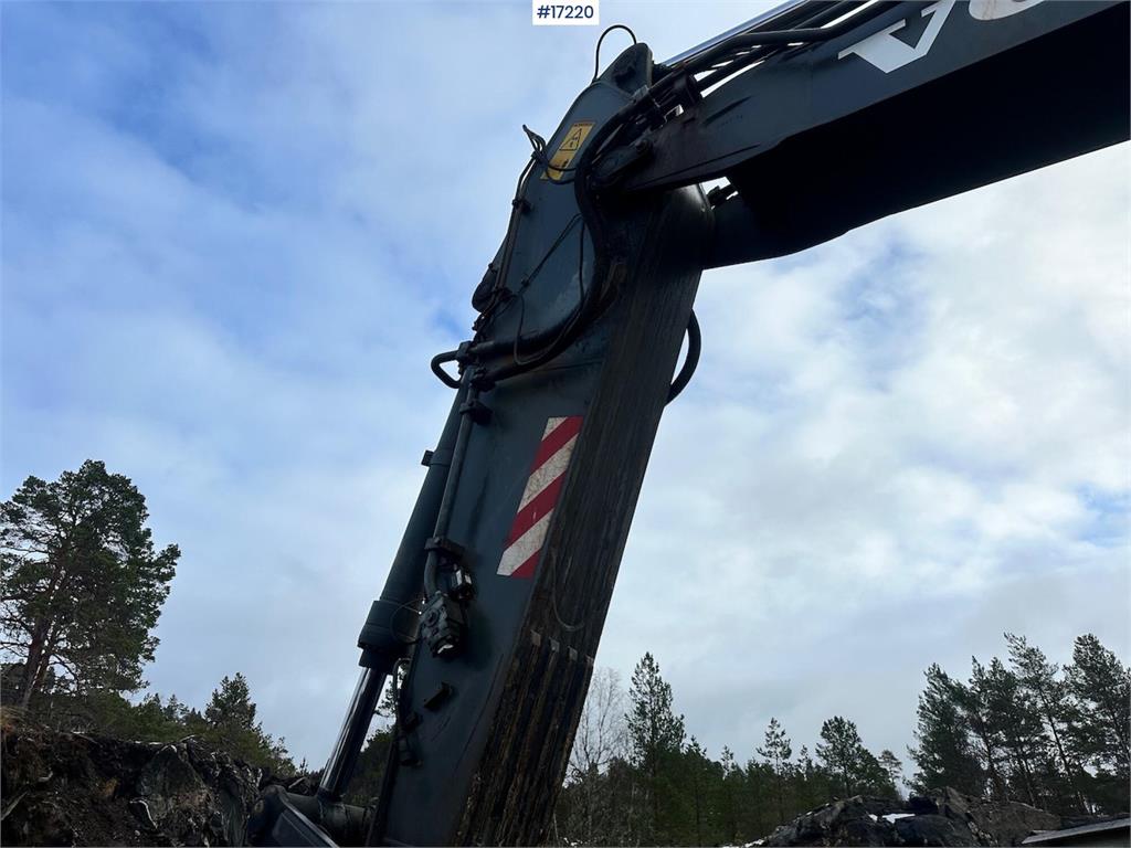 Volvo EC360 BLC Tracked excavator w/ digging bucket and 2004 17220 EC360 BLC Tracked excavator w/ digging bucket and 2004 ...