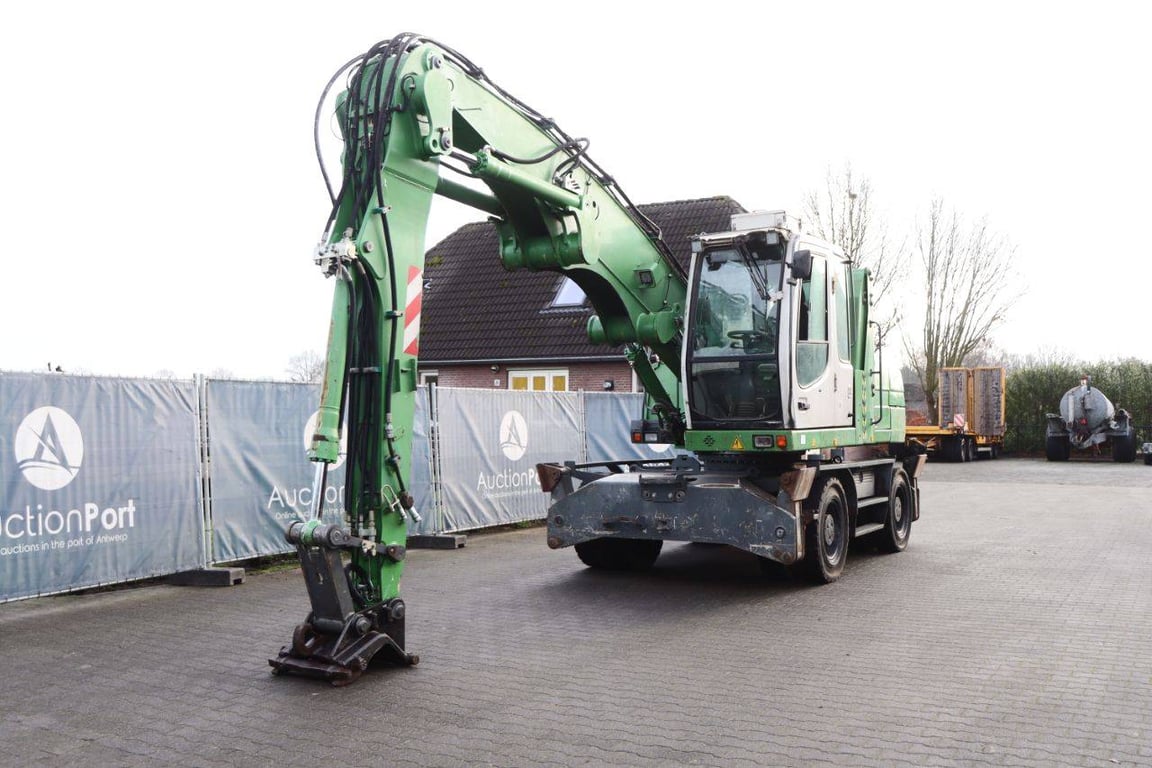Liebherr Diesel Wheel Excavator with Outriggers 1 Wheel Loaders image 9