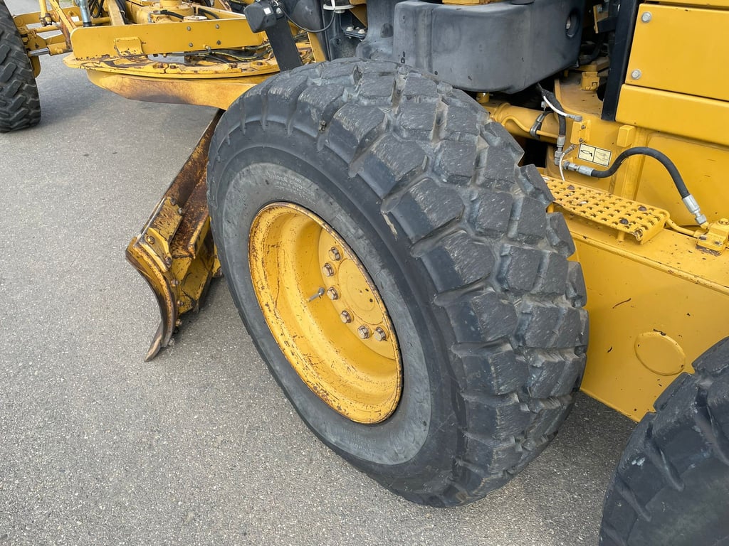 Caterpillar 12M 2011 00032663 12M 2011 1 image 8