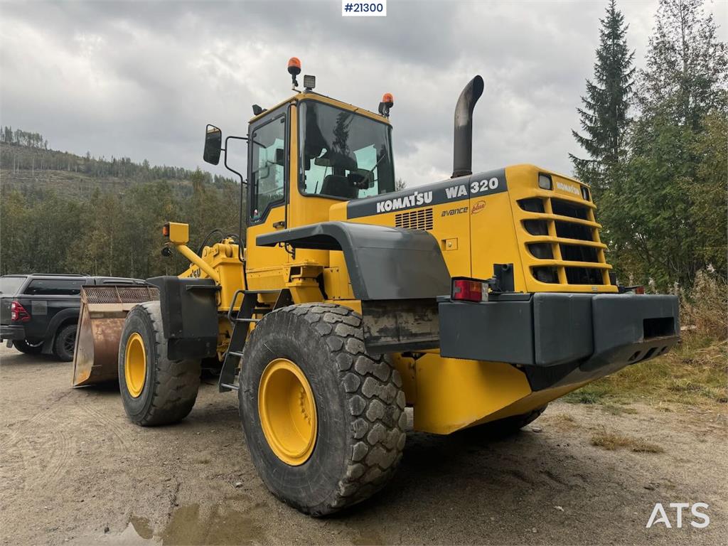 Komatsu WA320-3H wheel loader w/ bucket WATCH VIDEO 1998 21300 WA320-3H wheel loader w/ bucket WATCH VIDEO 1998 1 Wheel Lo...