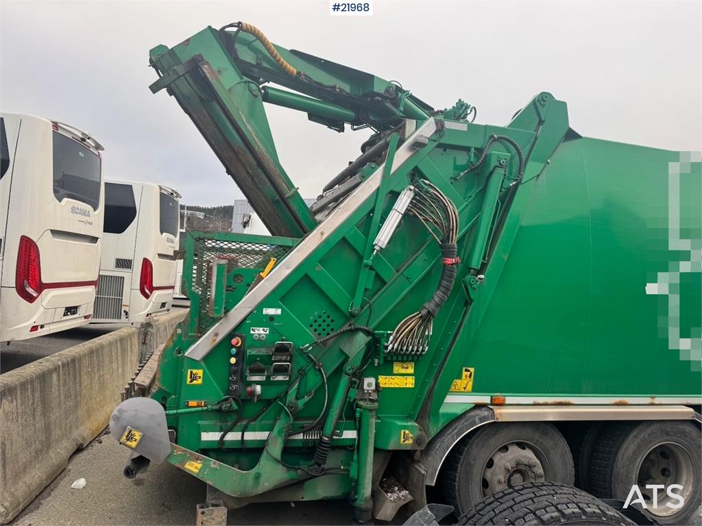 Scania P340 LPG 6x2 Refuse truck w/ Crane. 2015 21968 P340 LPG 6x2 Refuse truck w/ Crane. 2015 1 image 10