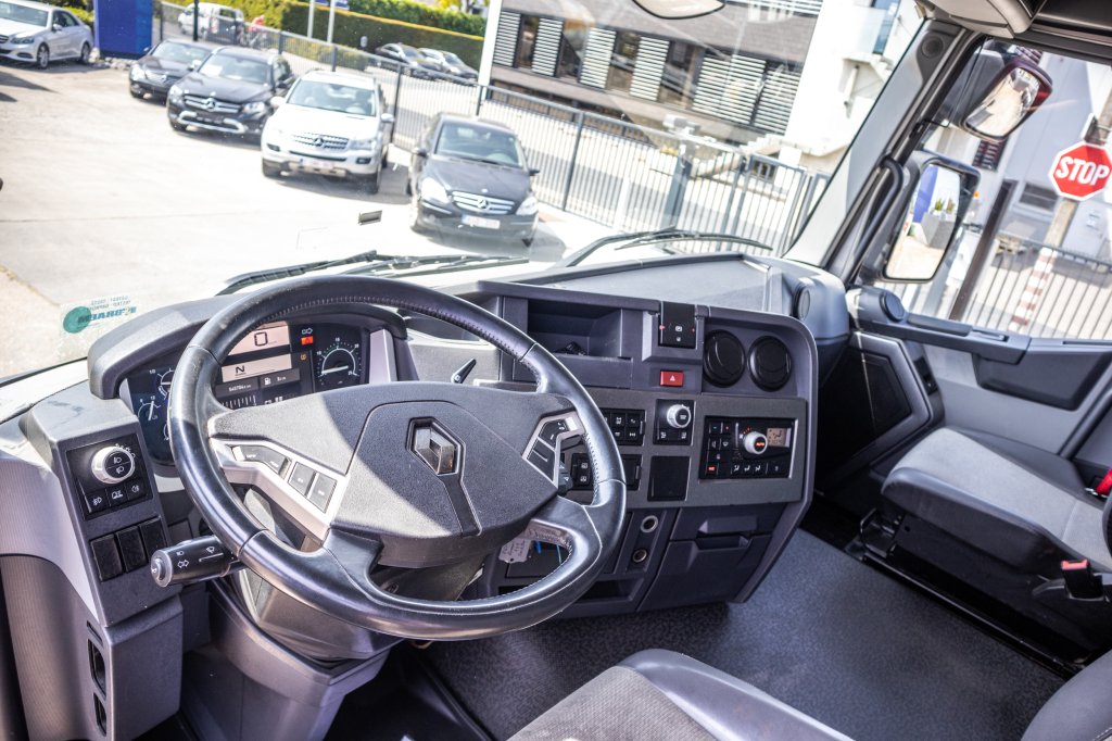 RENAULT T440 2019 E60138 Renault T440 2019 1 image 6
