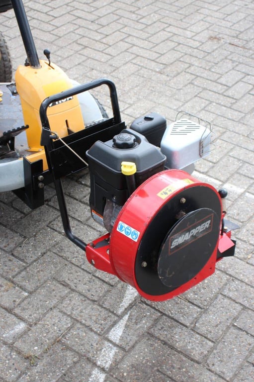 Stiga Park P901 Petrol 12.5hp 2013 Riding Mower with Leaf Blower 2013 Stiga Park P901 2013 1 image 10