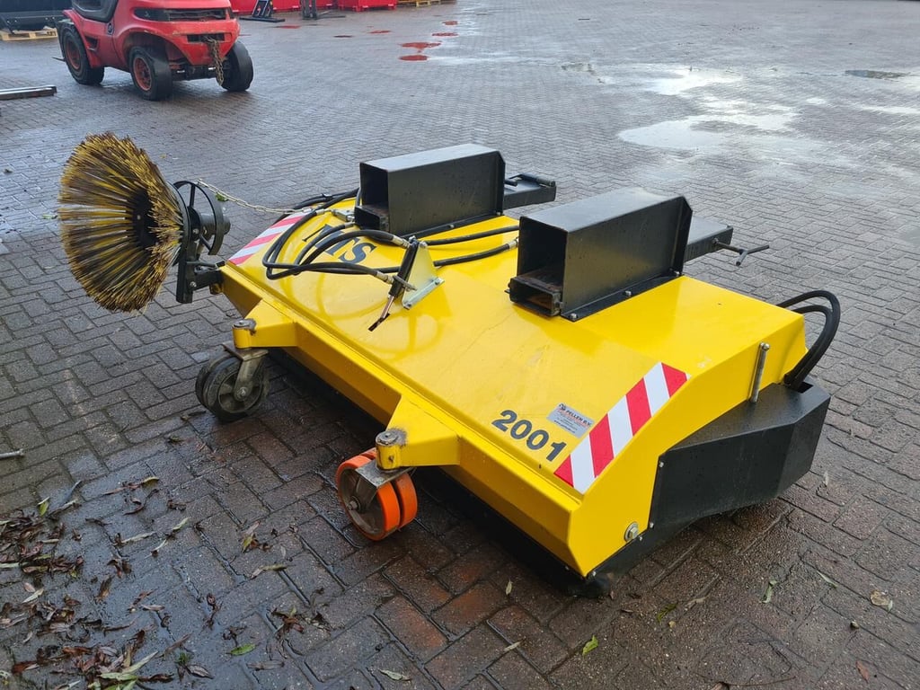 MTS bezem met lepel insteek 2018 9389 MTS bezem met lepel insteek 2018 1 image 4