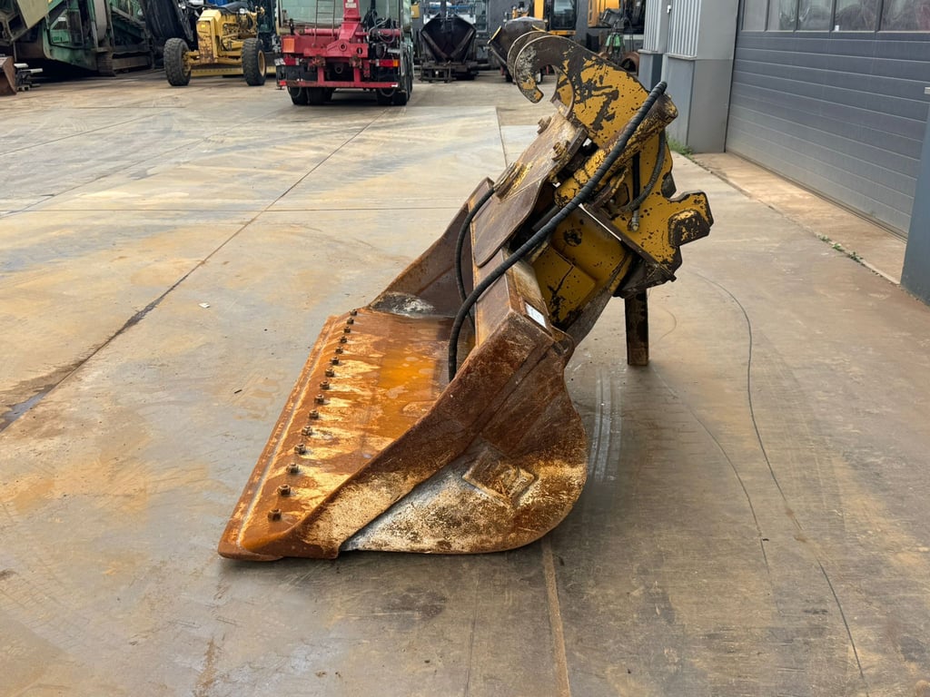 Verachtert NGT-5-35-240 CW45S Tilting Bucket 2011 00033560 Verachtert NGT-5-35-240 CW45S Tilting Bucket 2011 1 image 4